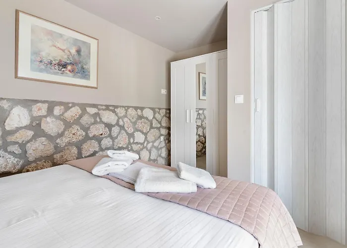 Markon Stone House *
